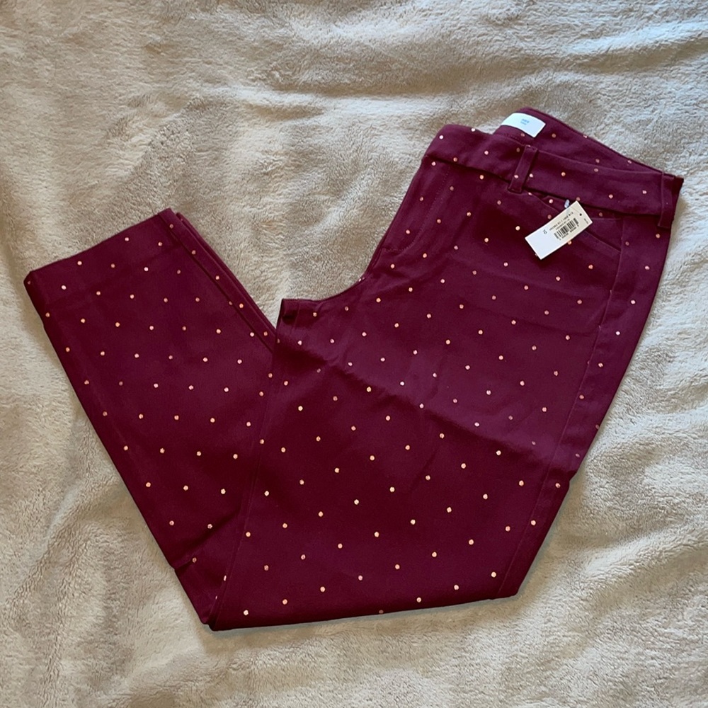 Old Navy women pixie ankle pants burgundy with rose gold polka dots cute